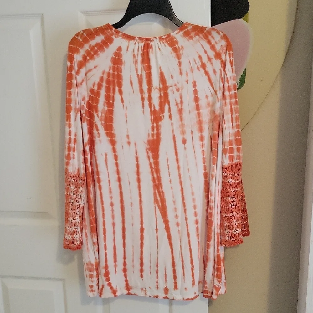 New Directions SzXL Vibrant Orange White Tie-Dye Scoop Neck Crochet Sleeve - Picture 4 of 4